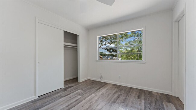 Building Photo - 828 W Caraway St