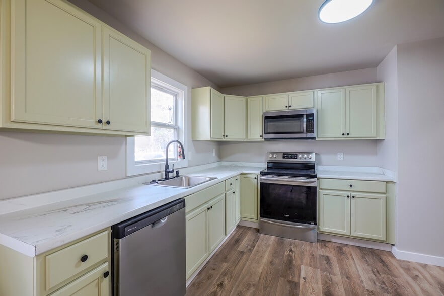 Building Photo - 3210 Stringfield Rd NW