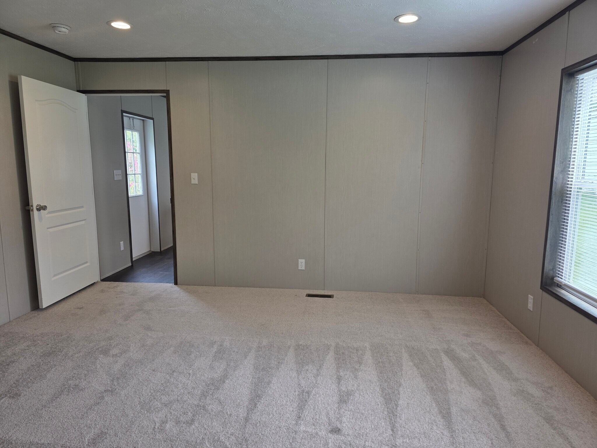 Building Photo - 4049 Trout Ln