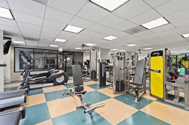 Building Photo - 400 N La Salle Dr
