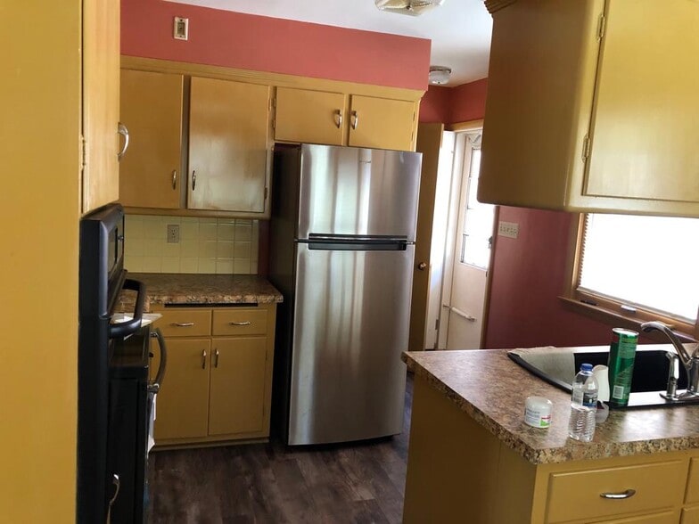 kitchen - 4075 N 85th St