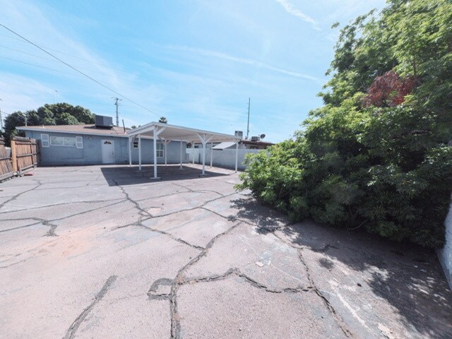 Building Photo - 756 E University Dr