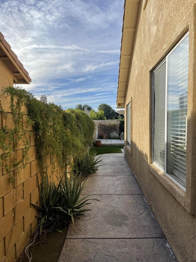 Building Photo - 79289 Paseo Del Rey