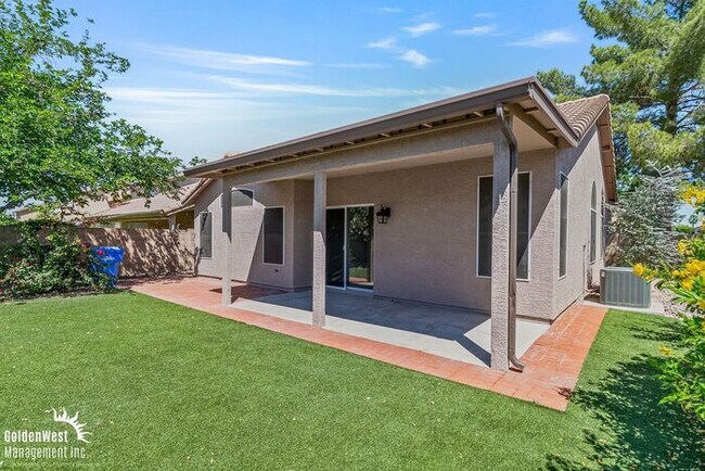 Building Photo - Charming 3Bdm 2Ba Home with Private Backyard!