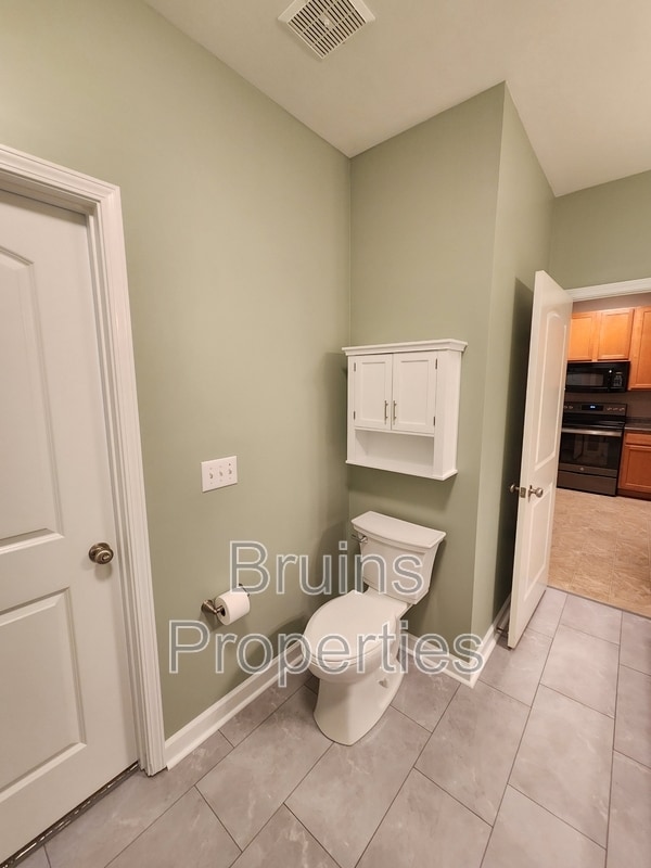 Building Photo - 7104 W Friendly Ave