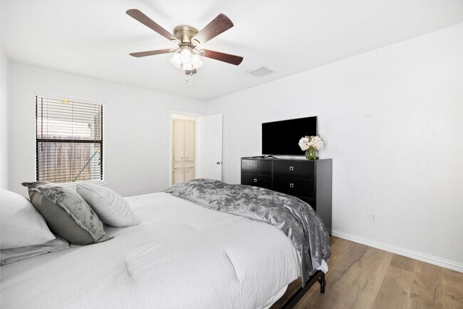 Building Photo - 2209 Stirrup Dr
