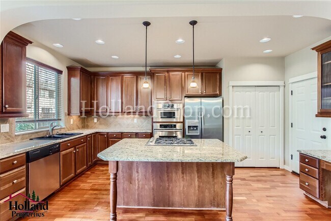 Building Photo - Stunning 3-Bedroom Home in Desirable Orenco Station Community!