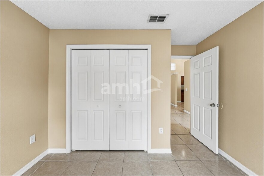 Building Photo - 950 Woodsong Way