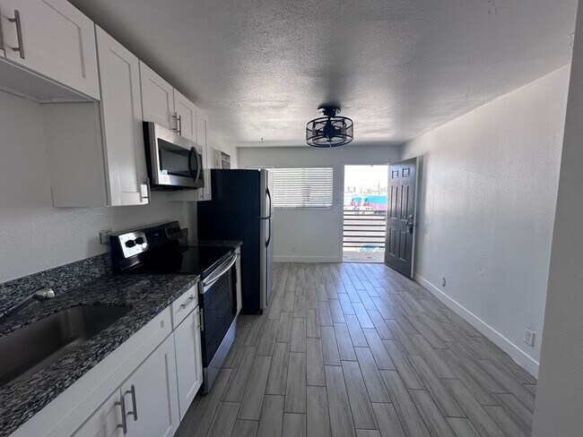 Building Photo - Studio Loft in the Arts District