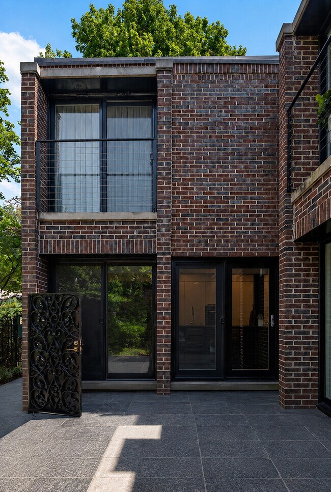 Building Photo - 2321 N Geneva Terrace