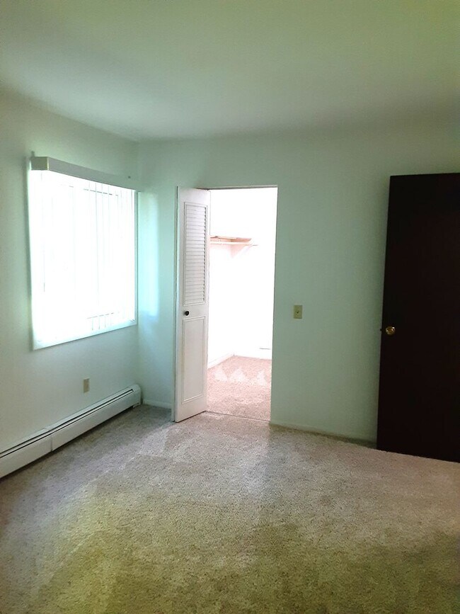 Building Photo - Lower 2 Bedroom with Patio - Optional Garage