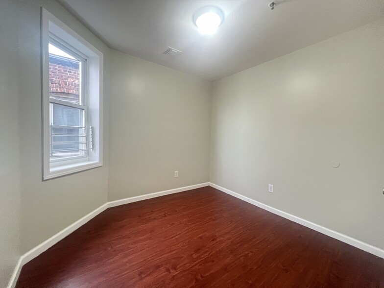 96 Eaton Pl 1B - 94 Eaton Pl