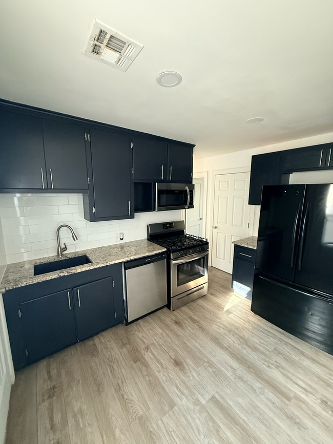 Building Photo - Duplex