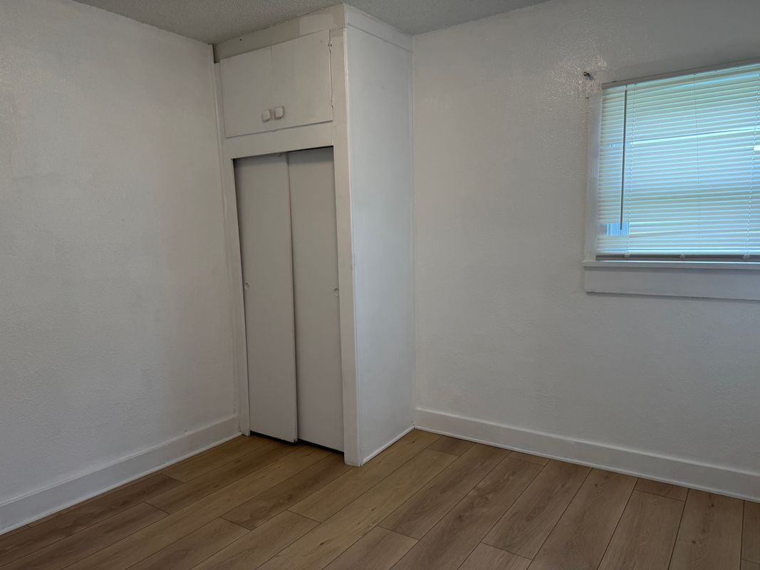 Building Photo - 308 S Lillian Ave