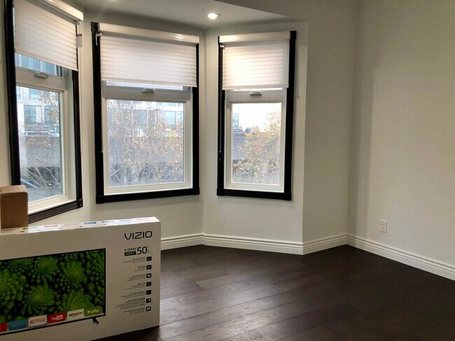 Building Photo - 2406 Clay St