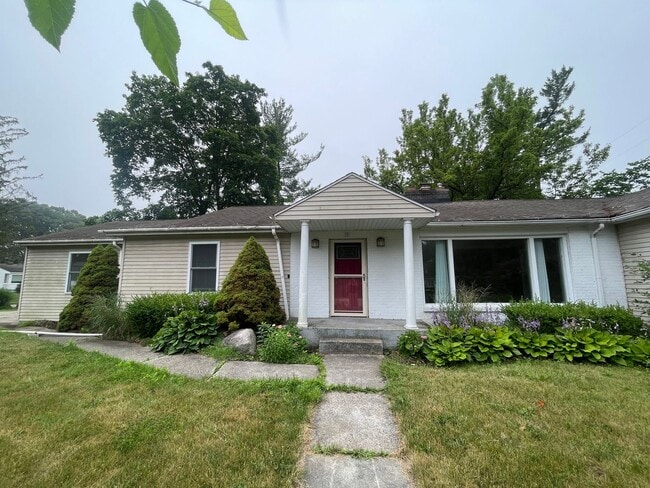 Building Photo - East Grand Rapids Schools - 4 bedroom home