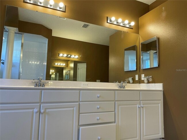 Building Photo - 16143 Ivy Lake Dr