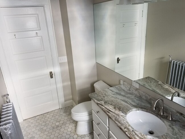 Building Photo - 3272 N Hackett Ave