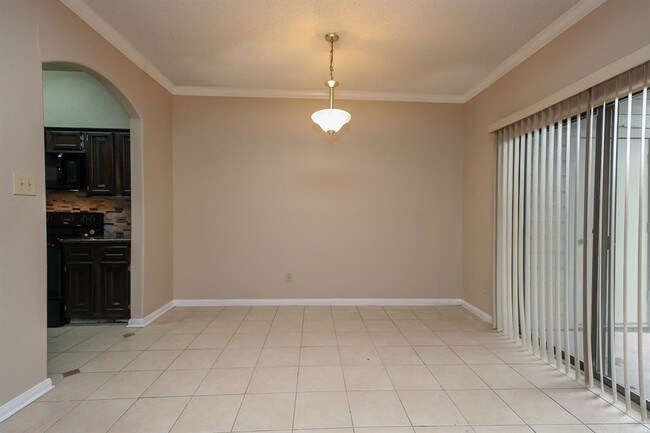 Building Photo - 17417 Red Oak Dr