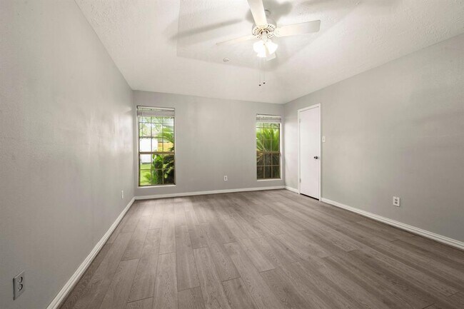Building Photo - 302 Foxtail Ct