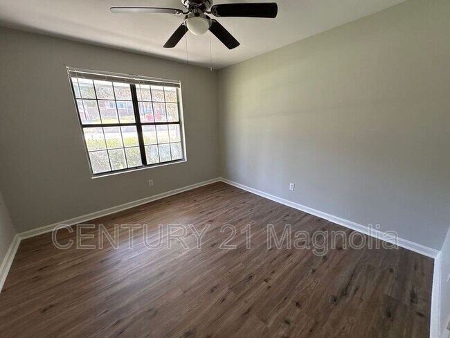 Building Photo - 2737 Royal St