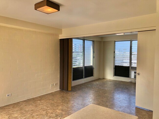 Building Photo - Lusitana Hale- 1 Bdrm, 1 Bath, and 1 Covered Parking with utilities included!