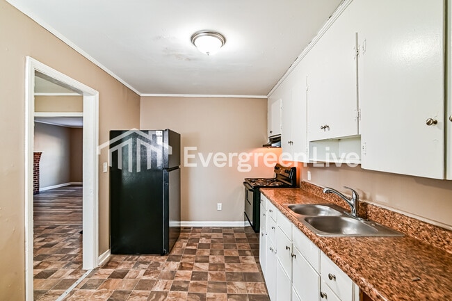 Building Photo - 6207 Moses St