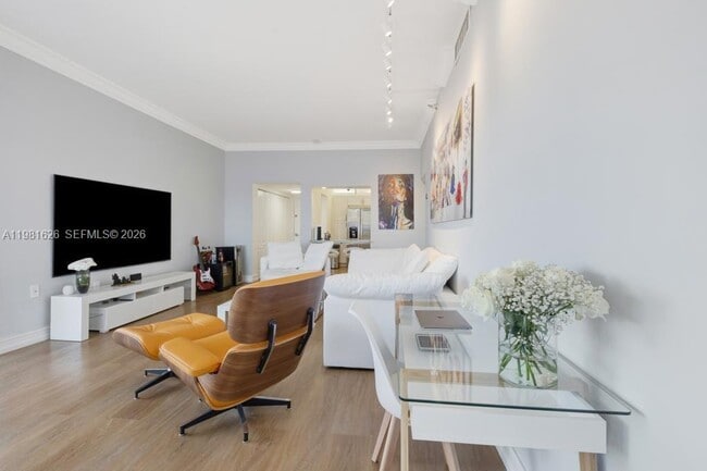 Building Photo - 20505 E Country Club Dr