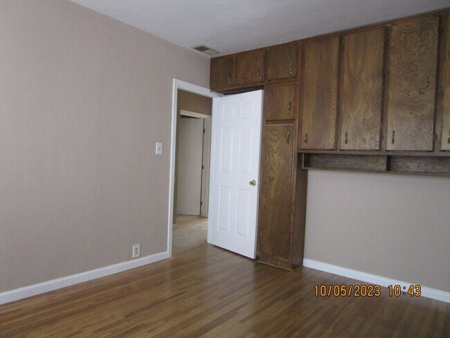 Building Photo - 4 Bedroom House *MOVE IN SPECIAL*