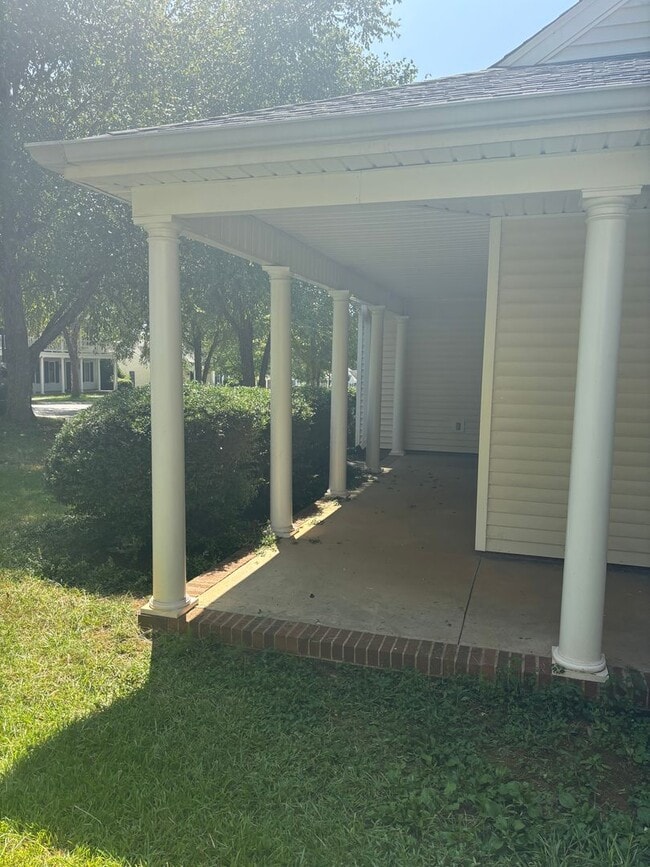 Building Photo - 3BR House with Community Pool