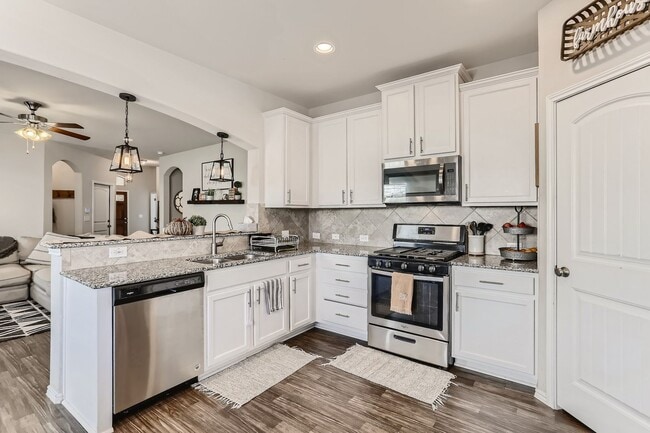 Building Photo - Charming 4BR/2BA One-Level Home with Moder...