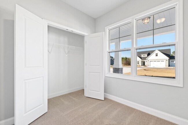 Building Photo - Bright & Spacious 3BR Home w/ 3-Car Garage...