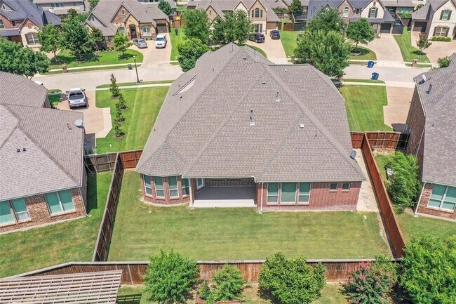 Building Photo - 2820 Annandale Dr