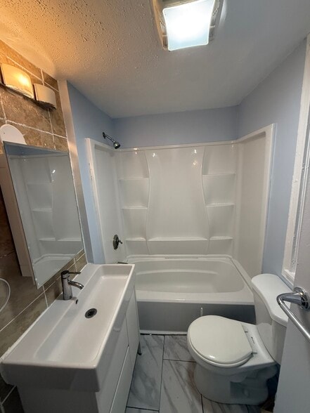 Building Photo - 128 Putnam St