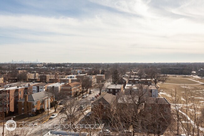 Building Photo - 4953 Oakton St