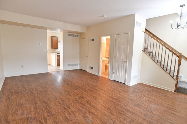 Building Photo - 3 Bedroom Single Family in Midtown with Pa...
