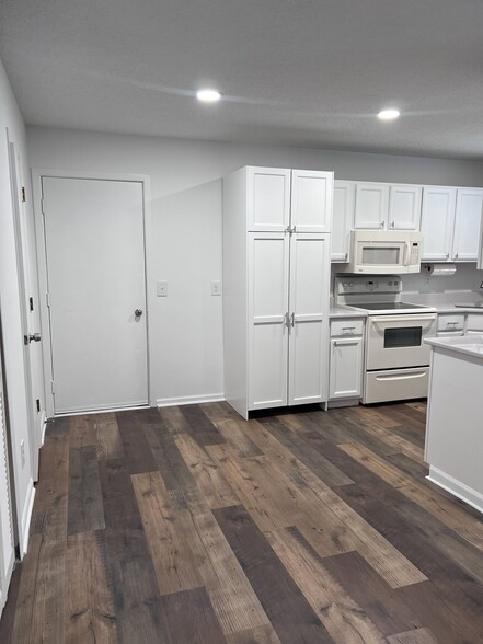 Building Photo - 13517 Zenith Ln