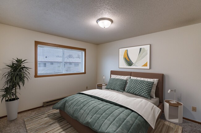 Fargo, ND West Oak Apartments | Bedroom - West Oak