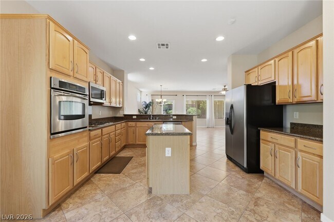 Building Photo - 2148 Shadow Canyon Dr