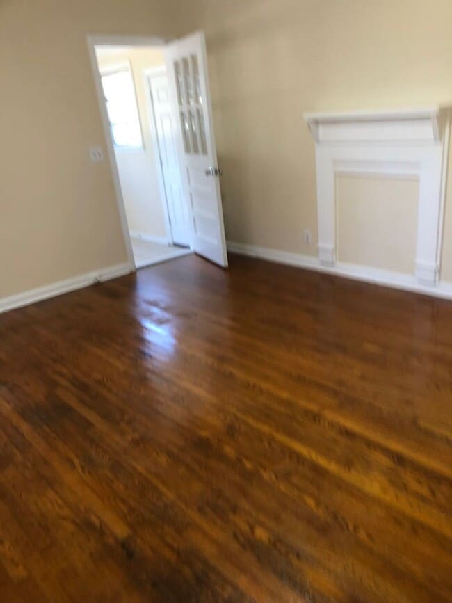 Building Photo - 406 Hill St