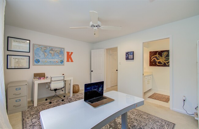 Building Photo - 15835 N Barkers Landing Rd