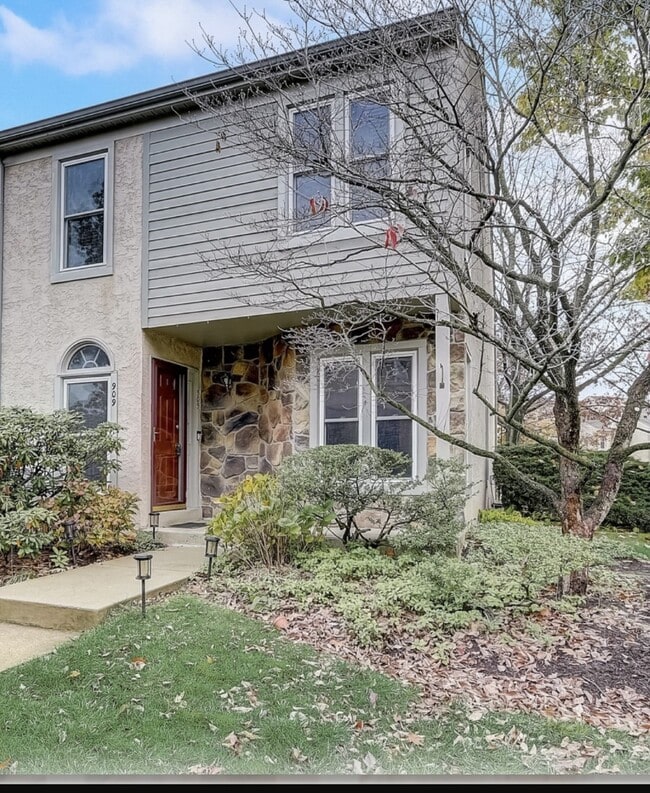 Building Photo - 909 Winchester Ct