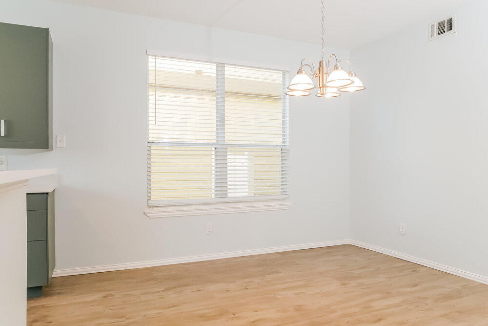 Building Photo - 9867 Walnut Hill Dr