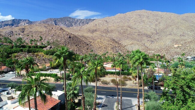 Building Photo - Gorgeous Paradise in South Palm Springs
