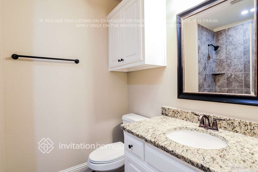 Building Photo - 2101 Colonial Dr