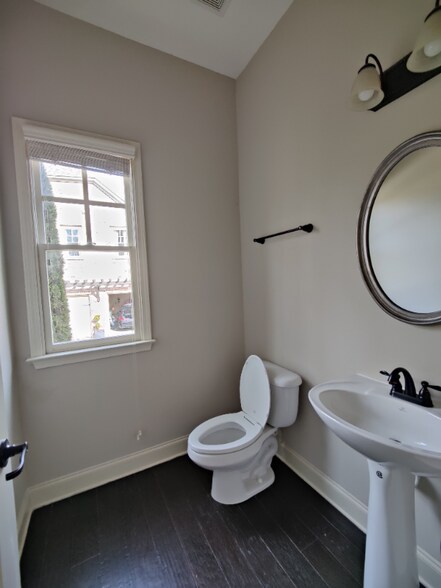 Building Photo - 1650 Bramble Bush Way