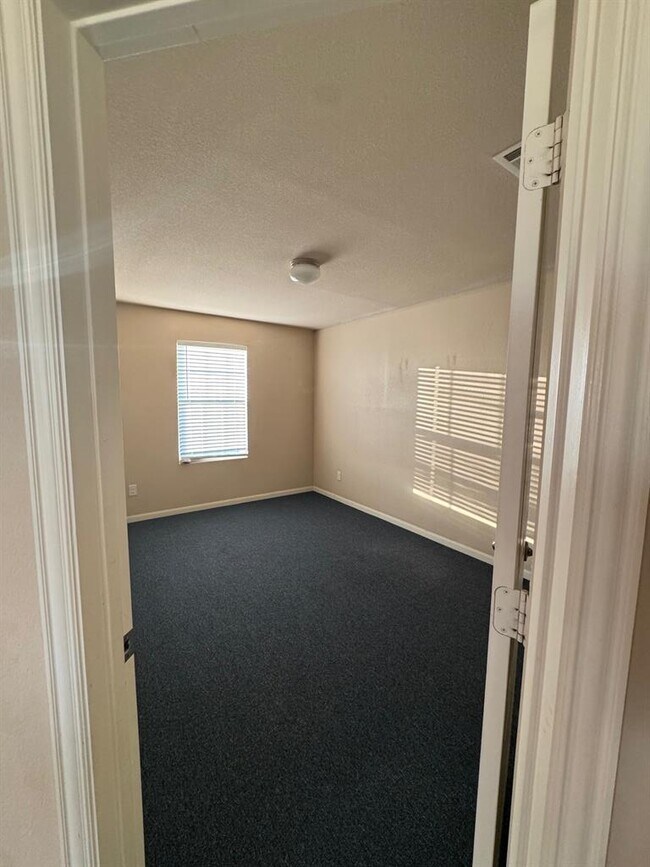 Building Photo - 117 Kemah Ln