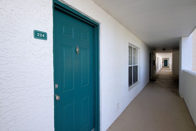 Building Photo - Florida Club at Bluewater Bay