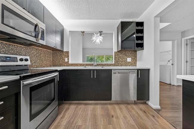 Building Photo - 8790 Holly Ct