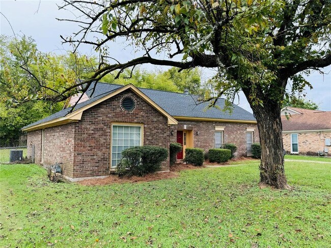 Building Photo - 2233 W Aberdeen Dr